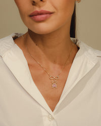 Colar Infinito com Menina e Zircônia Rosa Dourado combinada com outras peças