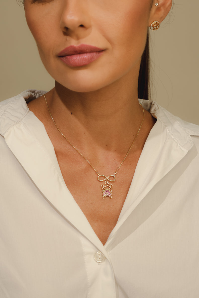Colar Infinito com Menina e Zircônia Rosa Dourado combinada com outras peças